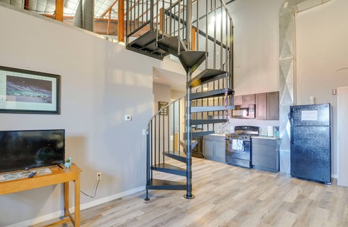 Del Norte Apartment | Del Norte Getaway: 35 Mi Wolf Creek Ski Area!