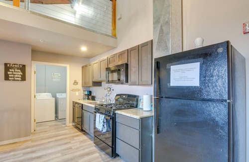 Del Norte Apartment | Del Norte Getaway: 35 Mi Wolf Creek Ski Area!