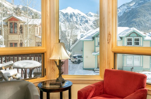 Telluride Condo | Delightful mountain condo with balcony - walk to lifts