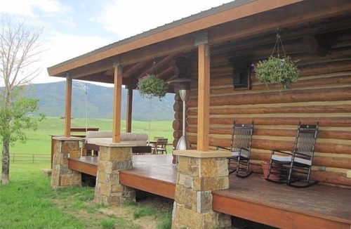 Steamboat Springs House | Delightful Steamboat Log Home - easy 10 minute drive to slopes, pet friendly!