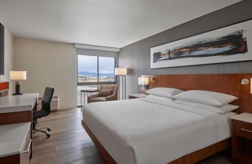 Northglenn Hotel | Delta Hotels by Marriott Denver Thornton