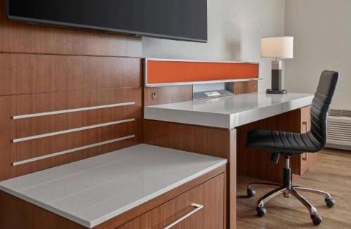 Northglenn Hotel | Delta Hotels by Marriott Denver Thornton