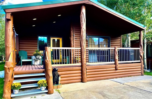 The Highlands Cabin | Deluxe Breckenridge Cabin across from Clubhouse