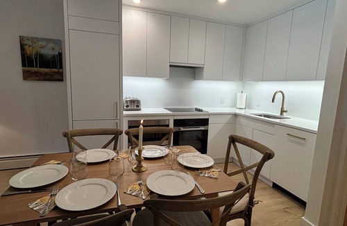 Aspen House | Deluxe private townhome minutes walk to Aspen Mountain skiing and downtown!