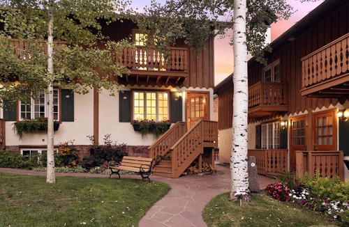 Aspen House | Deluxe private townhome minutes walk to Aspen Mountain skiing and downtown!