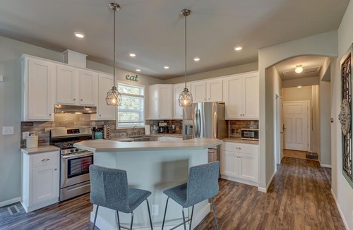 Leadville House | Delwyn House- PET FRIENDLY-15 Min to Ski Cooper w/HOT TUB!