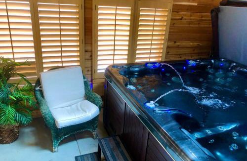 Southeast Apartment | Denver Blue Bear Den 3BR 2BA & Spa