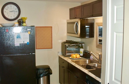 Southeast House | Denver Blue Bear Den: Private 3 Bedroom DTC Apartment & New Cedar Spa Room!