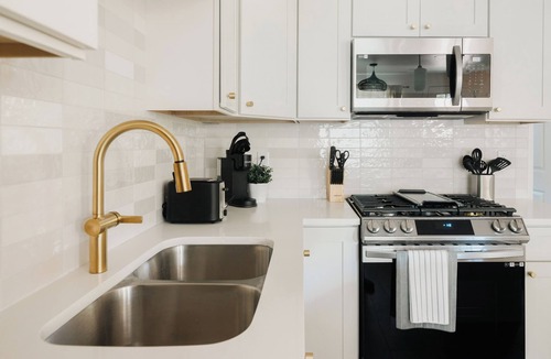 Barths House | Denver Getaway Western Retreat Newly Renovated Close to DT, I70 & Red Rocks!