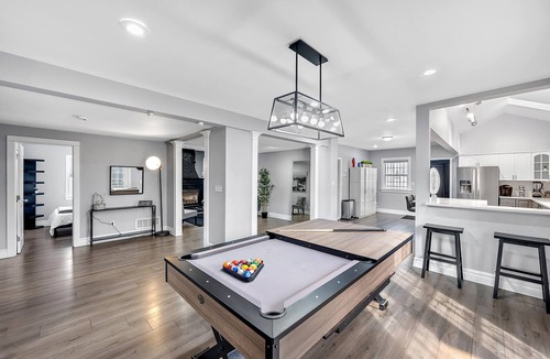 Athmar Park House | Denver Home: Hot tub, Theater, Gym 6 bedrooms 3 baths, king bed