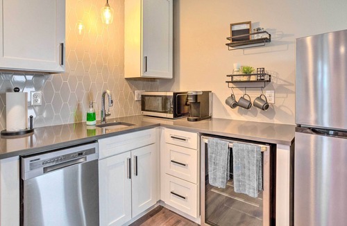 Sunnyside Apartment | Denver Studio w/ Hot Tub ~ 2 Mi to Downtown!