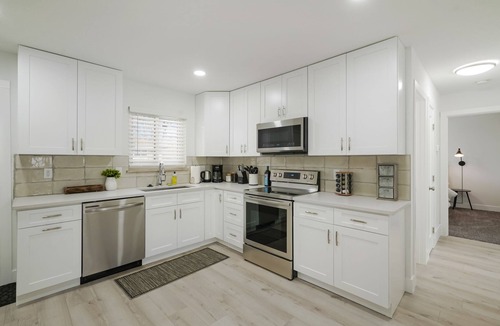 Northwest Arvada House | DenverStays: 5BR Stylish and Modern Home w/Garage, great for pets and families!