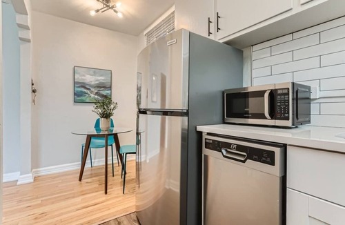 City Park Apartment | Detroit by Modern Midstay On City Park! #T12