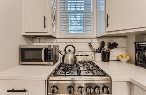 City Park Apartment | Detroit by Modern Midstay/On City Park! #T11