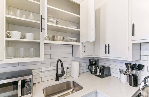 City Park Apartment | Detroit by Modern Midstay/On City Park! #T25