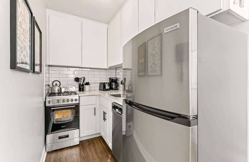 City Park Apartment | Detroit by Modern Midstay/On City Park! #T26