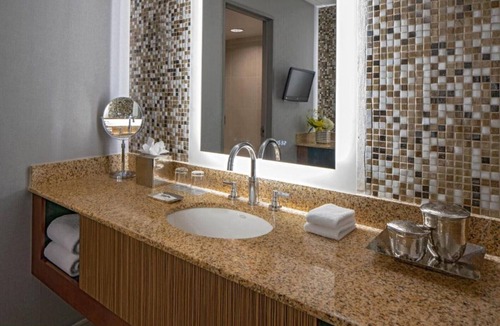Hampden South House | Discover a premium one-stop travel experience at our room !