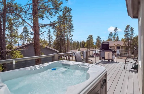 Leadville North House | Doc's Place w/ Beautiful Hot Tub Views!