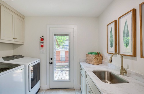 Malakoff House | Dock & Fire Pit: Cedar Creek Lakefront Retreat!