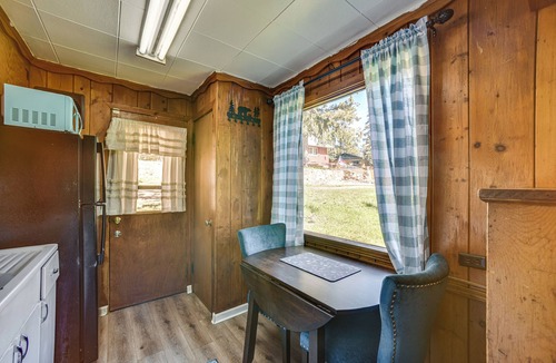 Cascade Cabin | Dog Friendly: Cabin w/Yard & Mtn Views in Cascade