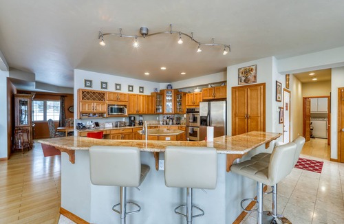 Gypsum House | Dog-friendly home with mountain views, pool & private hot tub