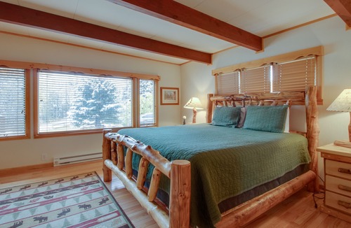Lyons House | Dog-friendly mountain haven with full kitchen, furnished patio, & forest views