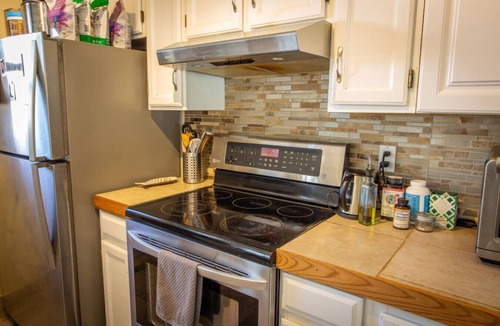 Glenwood Grove - North Iris House | Dog-Friendly Oasis: Private Hot Tub + Sauna