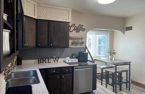 Windsor House | Dog Friendly ~ Old Town Windsor ~ Locust Abode