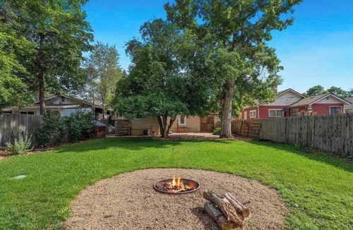 Windsor House | Dog Friendly ~ Old Town Windsor ~ Locust Abode