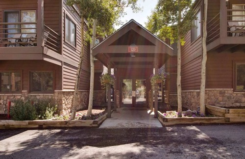 Four O'Clock Apartment | Dog-Friendly Slopeside Condo Near Main Street