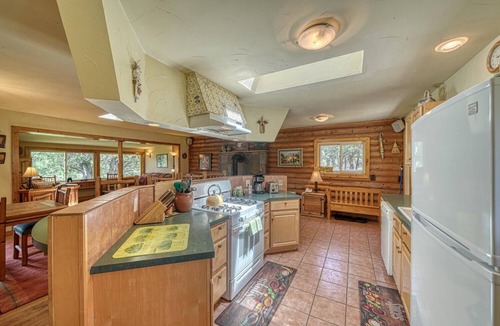 Howard Cabin | Dog Friendly- Star Mesa!