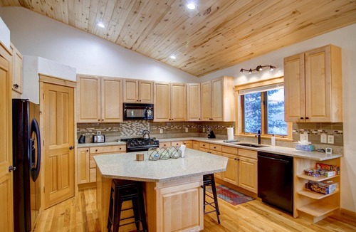 Steamboat Springs House | Dog-Friendly Mountain Retreat–Epic Views, Near Trails,&Ski, Private Deck w/Views,Garage, W/D in Unit