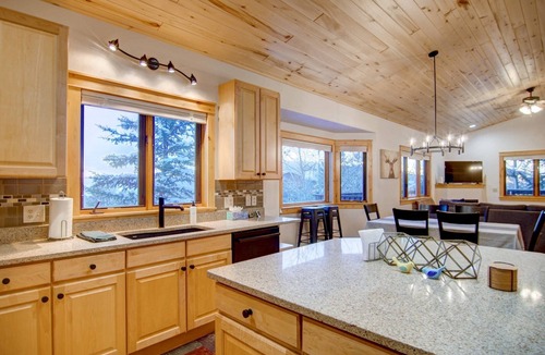 Steamboat Springs House | Dog-Friendly Mountain Retreat–Epic Views, Near Trails,&Ski, Private Deck w/Views,Garage, W/D in Unit