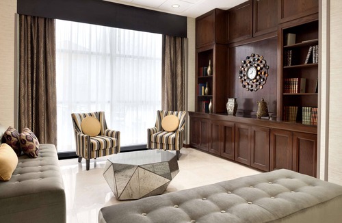 Brookfield Hotel | DoubleTree by Hilton Milwaukee - Brookfield