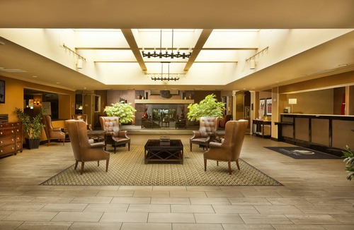 Strabane Hotel | DoubleTree by Hilton Washington Meadow Lands Casino Area