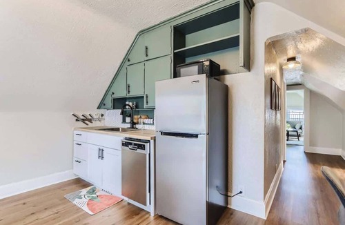 Cheesman Park Apartment | Downing by Modern Midstay/3Blks to Cheesman! #D5