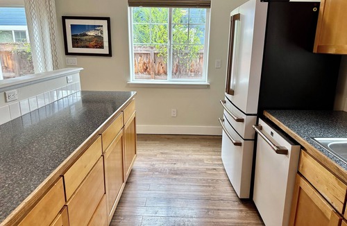 Carbondale House | Downtown Carbondale Duplex with Enclosed Yard, no cleaning fee