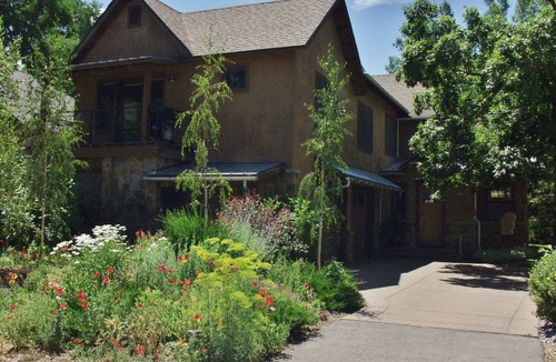 Carbondale Apartment | Downtown Carbondale - Walk in and Feel at Home