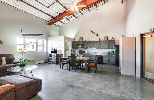 Del Norte Apartment | Downtown Del Norte Apartment Ski, Hike and Shop!