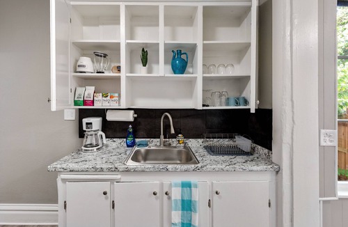 Uptown House | Downtown Denver ❂Capitol Hill Beachy Getaway ❂94 Walk Score ❂King Bed