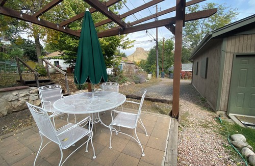 Golden House | Downtown Golden walkable to trails with comfortable beds!