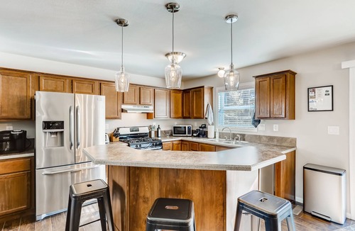 Glenwood Springs House | Downtown Lookout Base - A Family Friendly Home