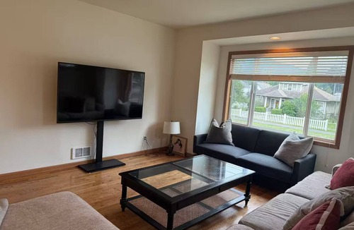 North Bend House | Downtown North Bend Basecamp Fall Getaway – Save 15%