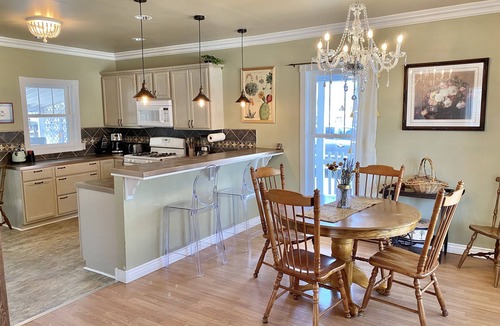 Mancos House | Downtown Oak St Farmhouse near Mesa Verde/Durango - Work and Wander!