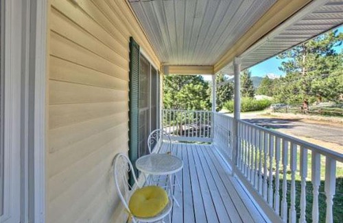 Estes Park House | Downtown Overlook