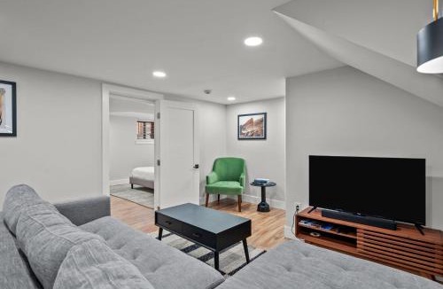 Baker Apartment | Downtown Stay off Broadway Nightlife Nearby Parking