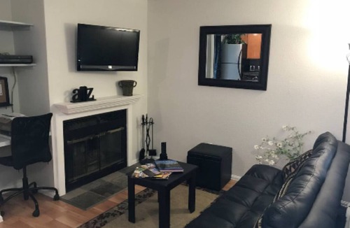 Whittier Condo | Downtown, Upscale PEARL ST!