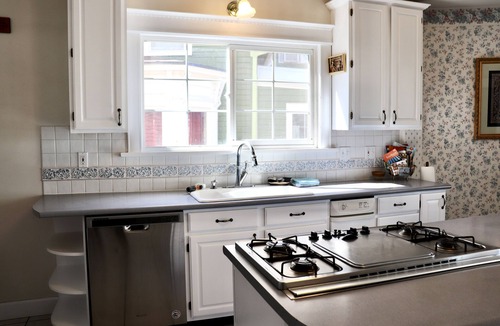 Central Colorado Springs House | Downtown Victorian Home, Large Group Space, 5BR, 7 Parking Spots, Pet Friendly!