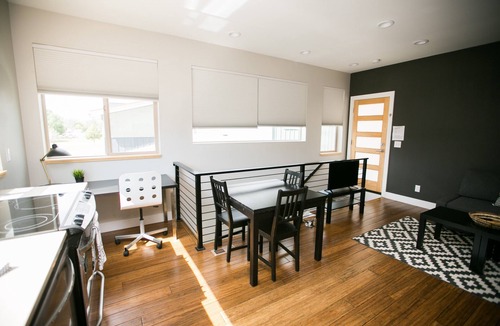 Old Town North House | Downtown Views Guesthouse