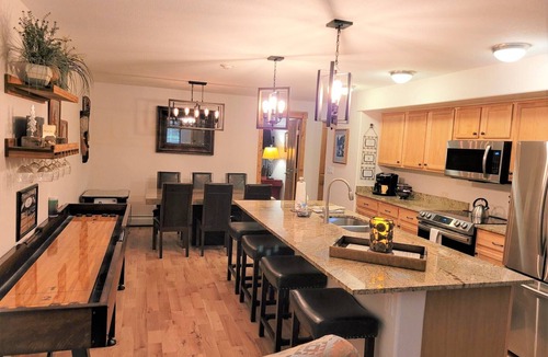 Downtown Steamboat Springs Condo | DowntownFun! A/C shufflebrd Xbox Pacman StepsFmSkiBus Near Rodeo and Yampa River